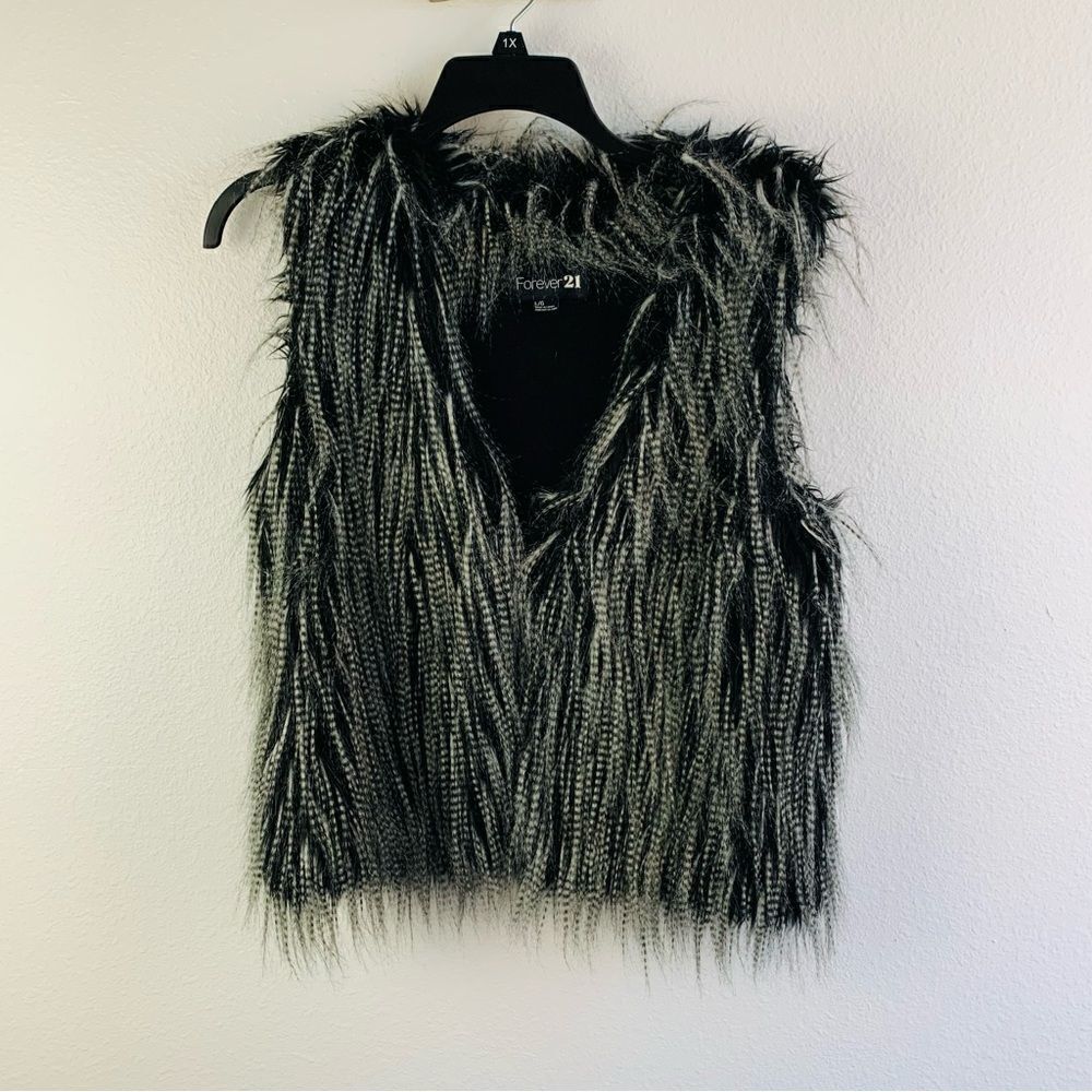 Forever 21 Faux Fur Vest‎